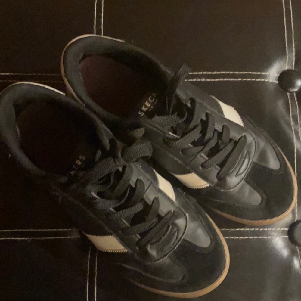 Boys Black & White Skechers Size 5